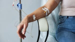In this blog, you will learn how long IV therapy stays in your system, what influences the effects, and how to get the most out of your treatments.